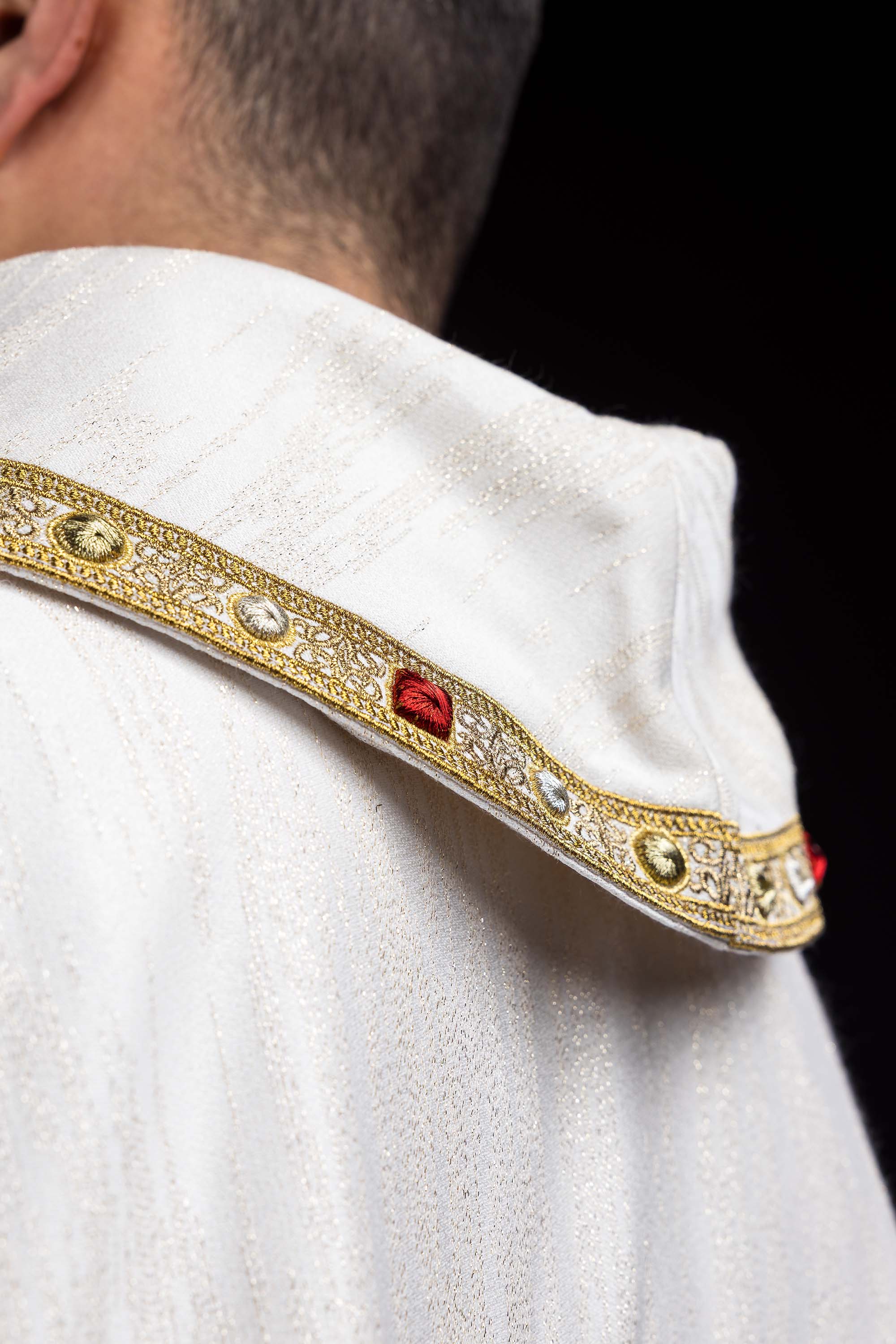 Vyšívaný ornát na Vianoce s vyobrazením Svätej Rodiny