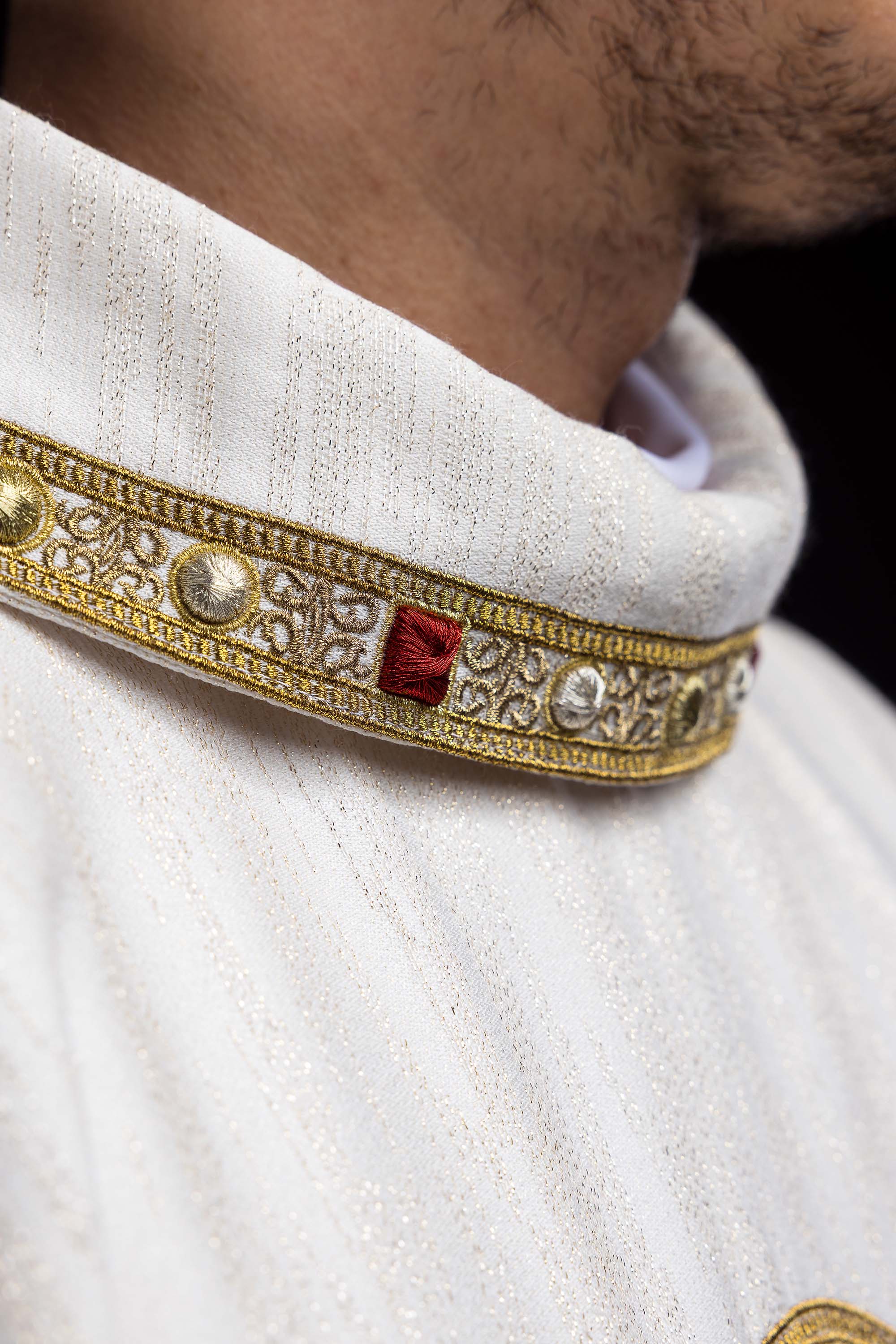 Vyšívaný ornát na Vianoce s vyobrazením Svätej Rodiny