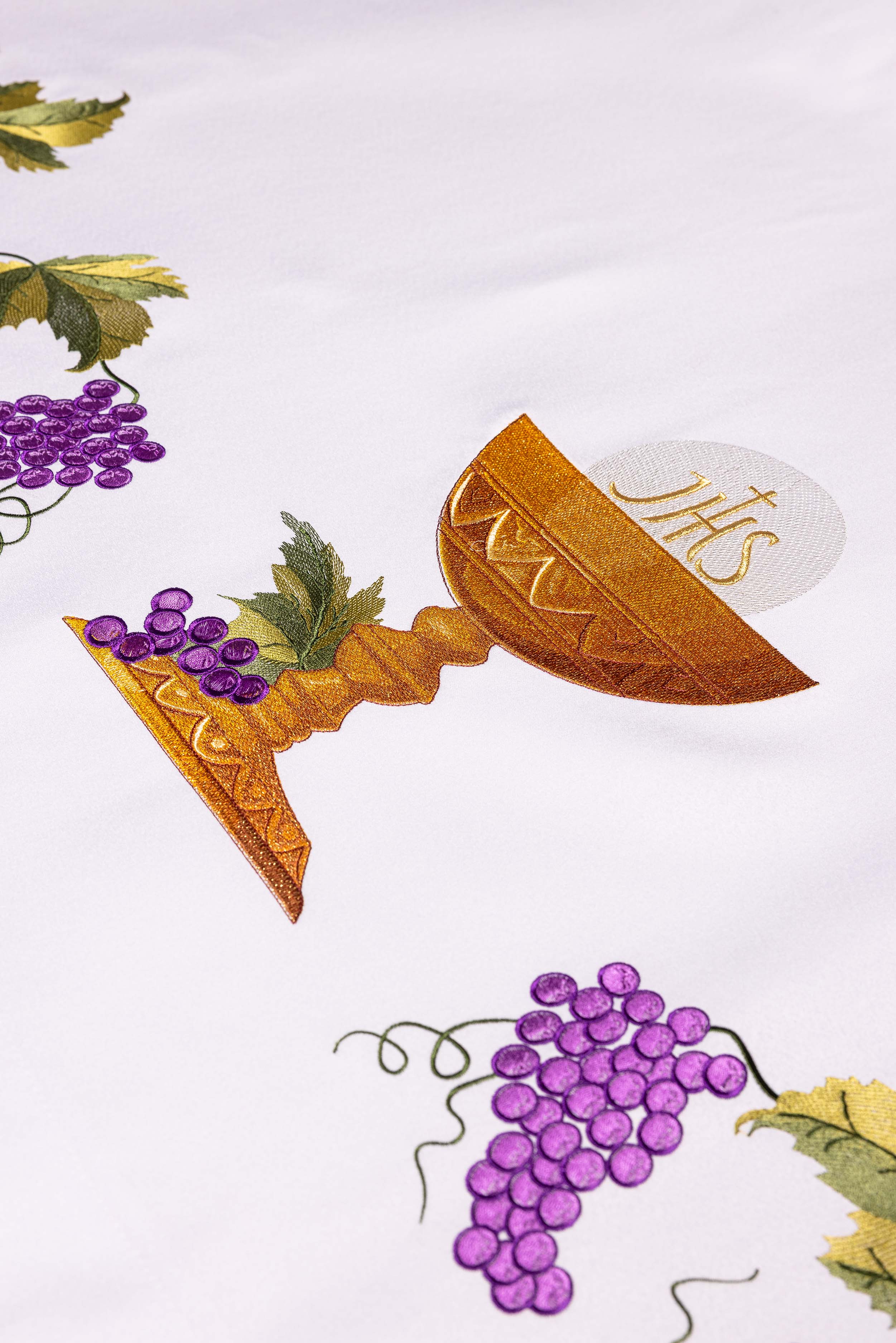 Obrus ołtarzowy z haftowanym symbolem kielicha - ORNATY.PL