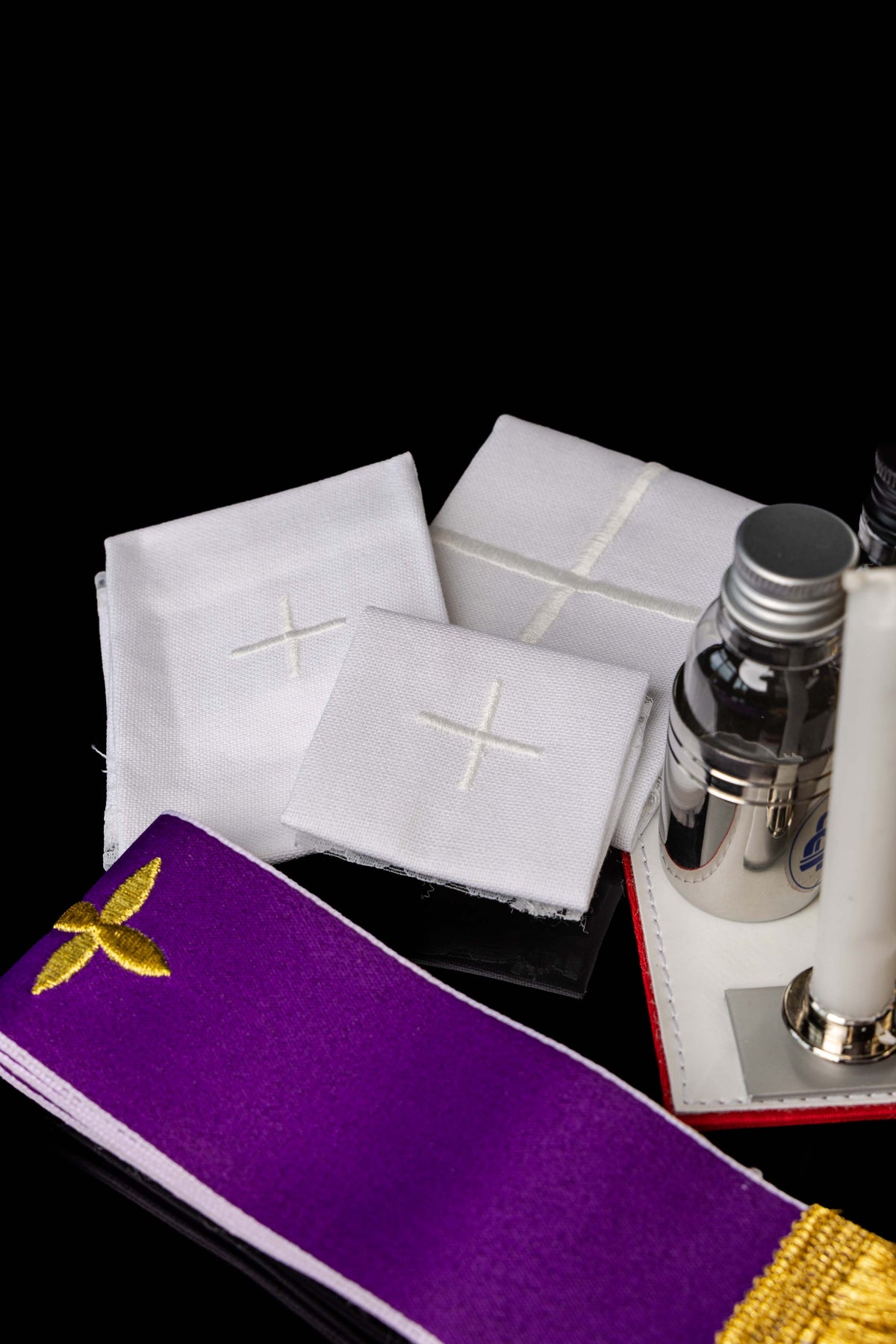 Misijný kufrík s liturgickým vybavením na rameno