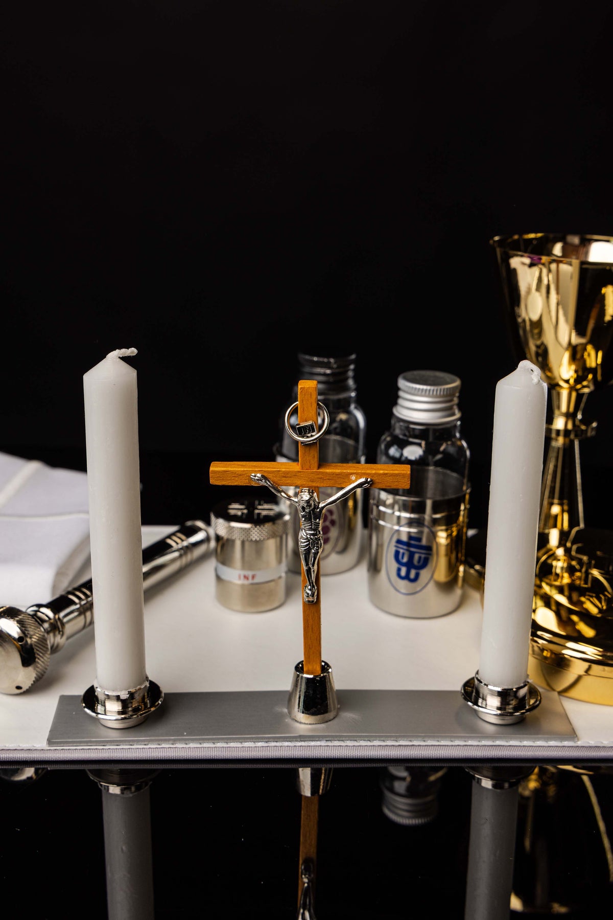 Kufrík s liturgickým vybavením na misie