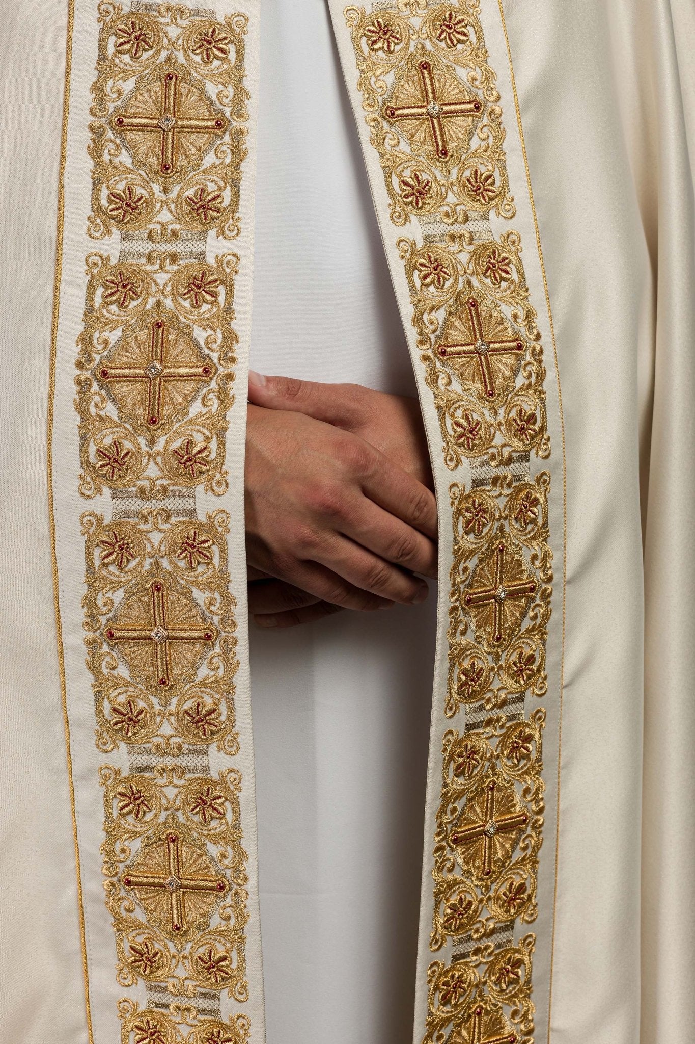Kapa liturgiczna z bogato zdobionym pasem 150 cm
