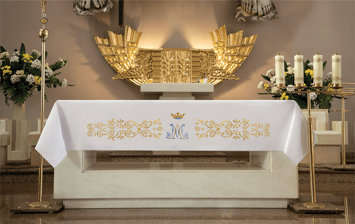 Obrus ołtarzowy z złotym haftem czołowym z motywem maryjnym