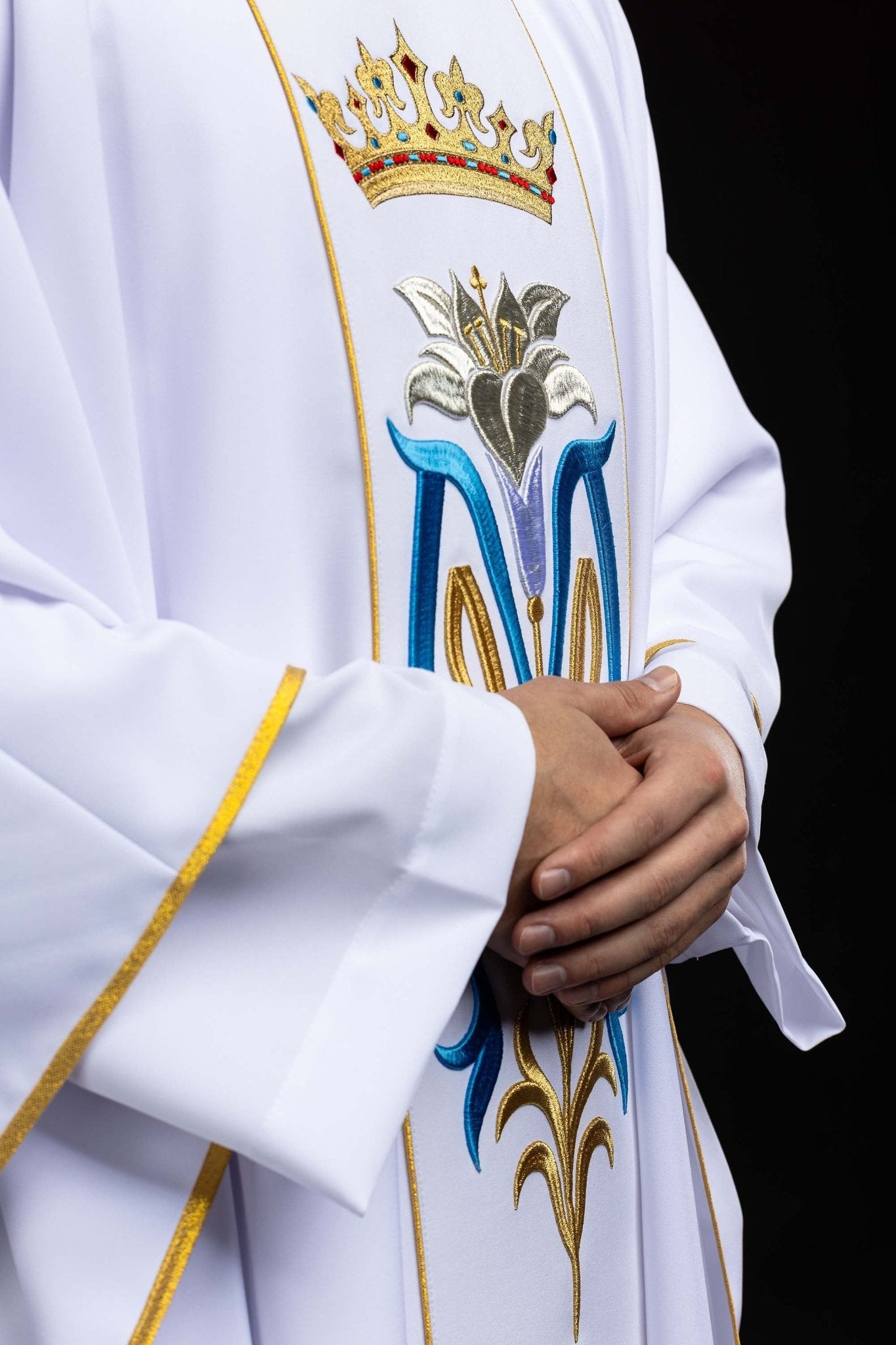 Ornat liturgiczny Maryjny haftowany z koroną w kolorze białym