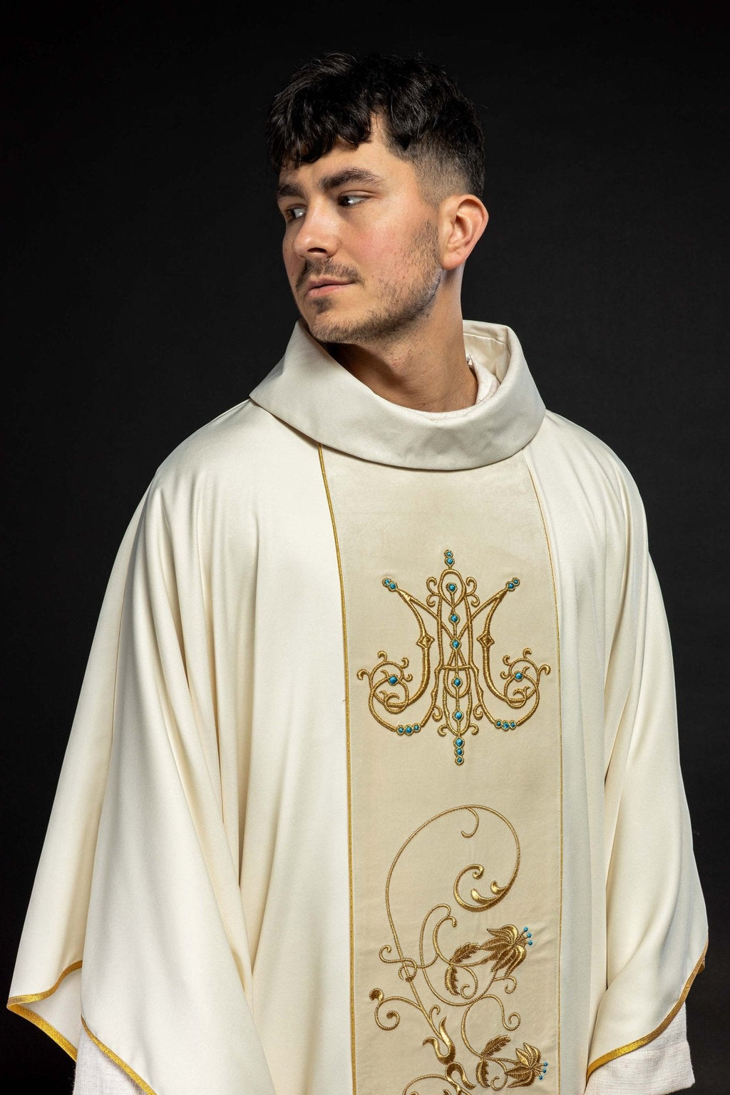 Ornat liturgiczny Maryjny z aksamitnym pasem w kolorze ecru