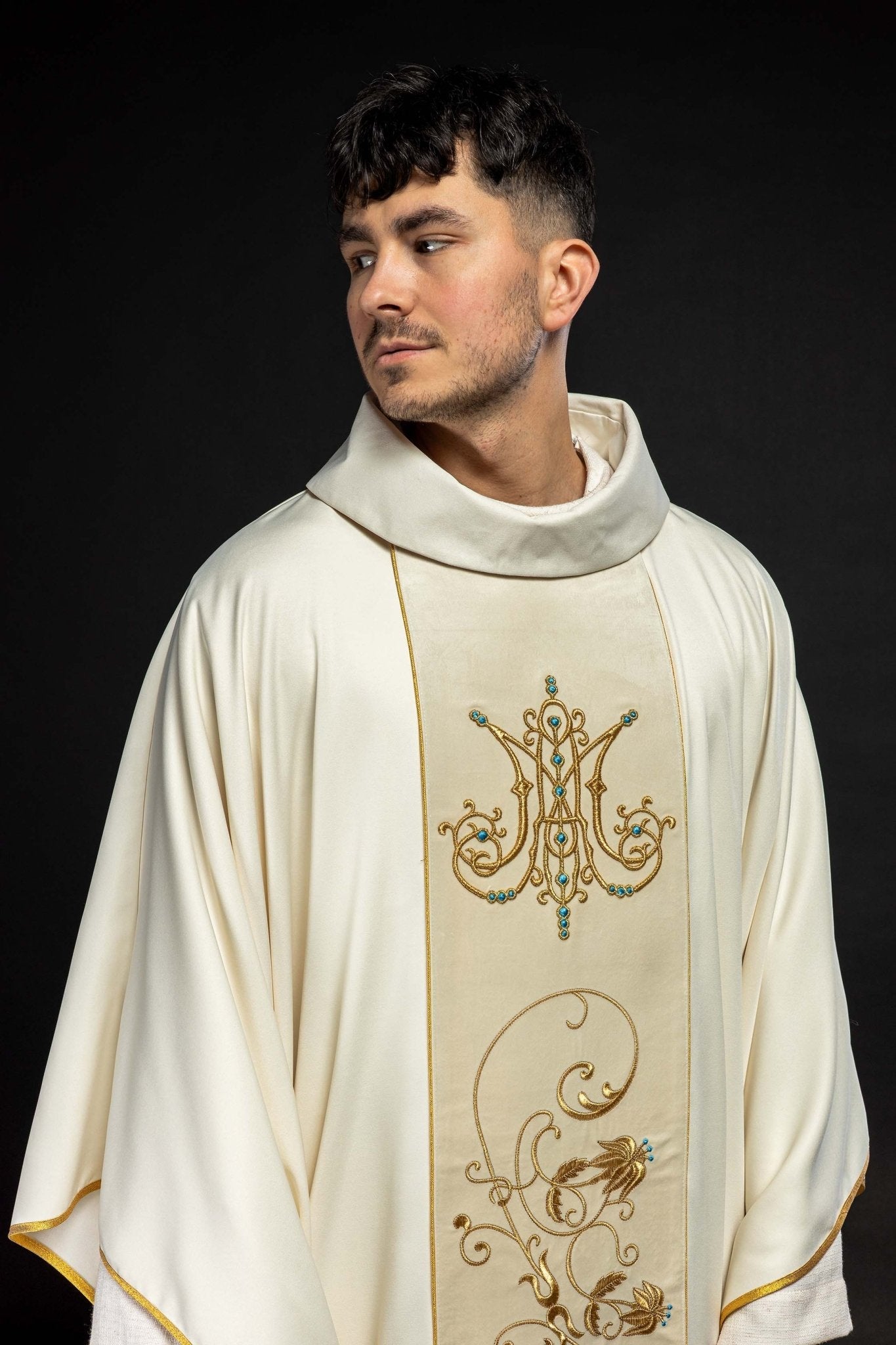 Ornat liturgiczny Maryjny z aksamitnym pasem w kolorze ecru