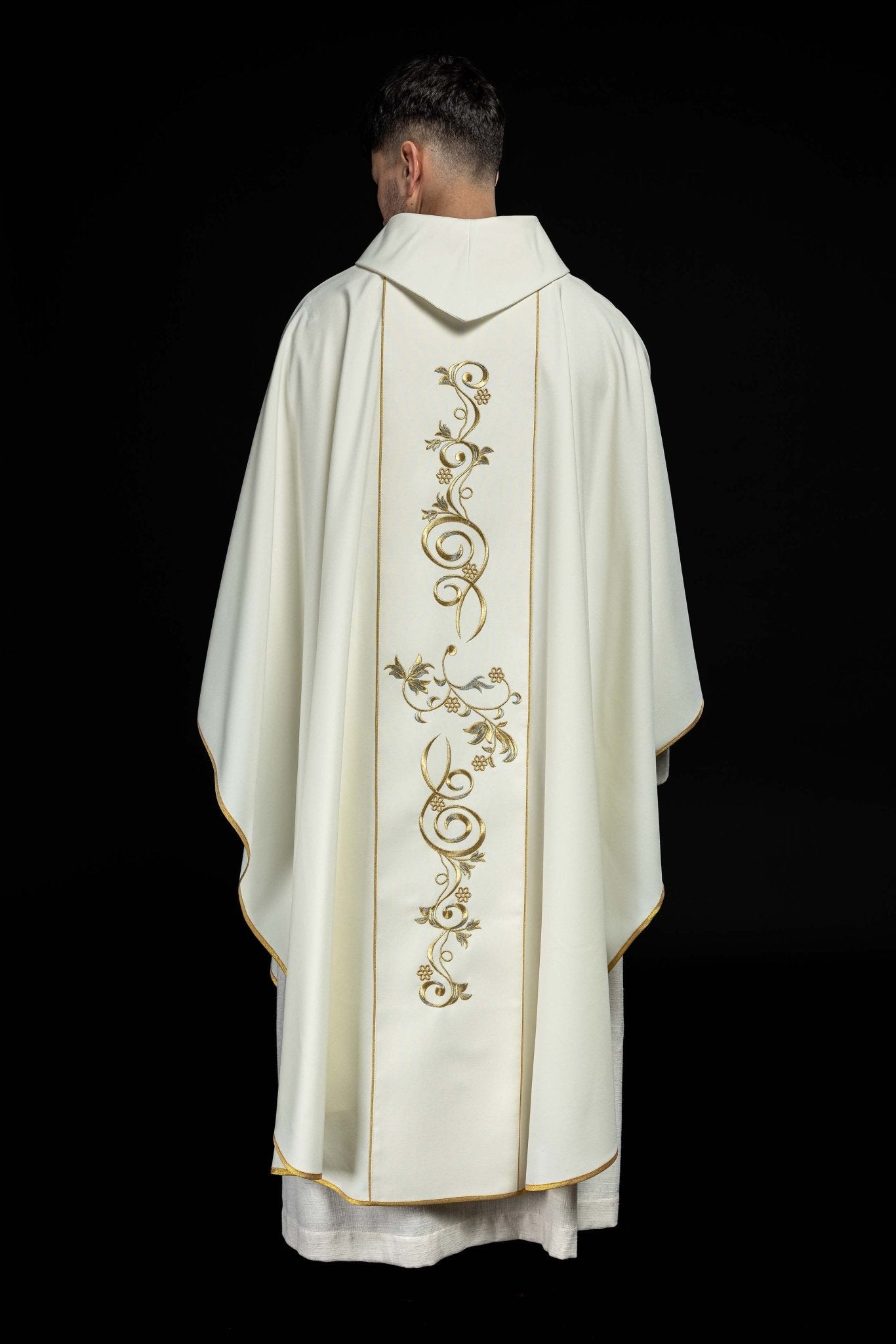 Ornat liturgiczny Maryjny z pasem haftowanym ecru