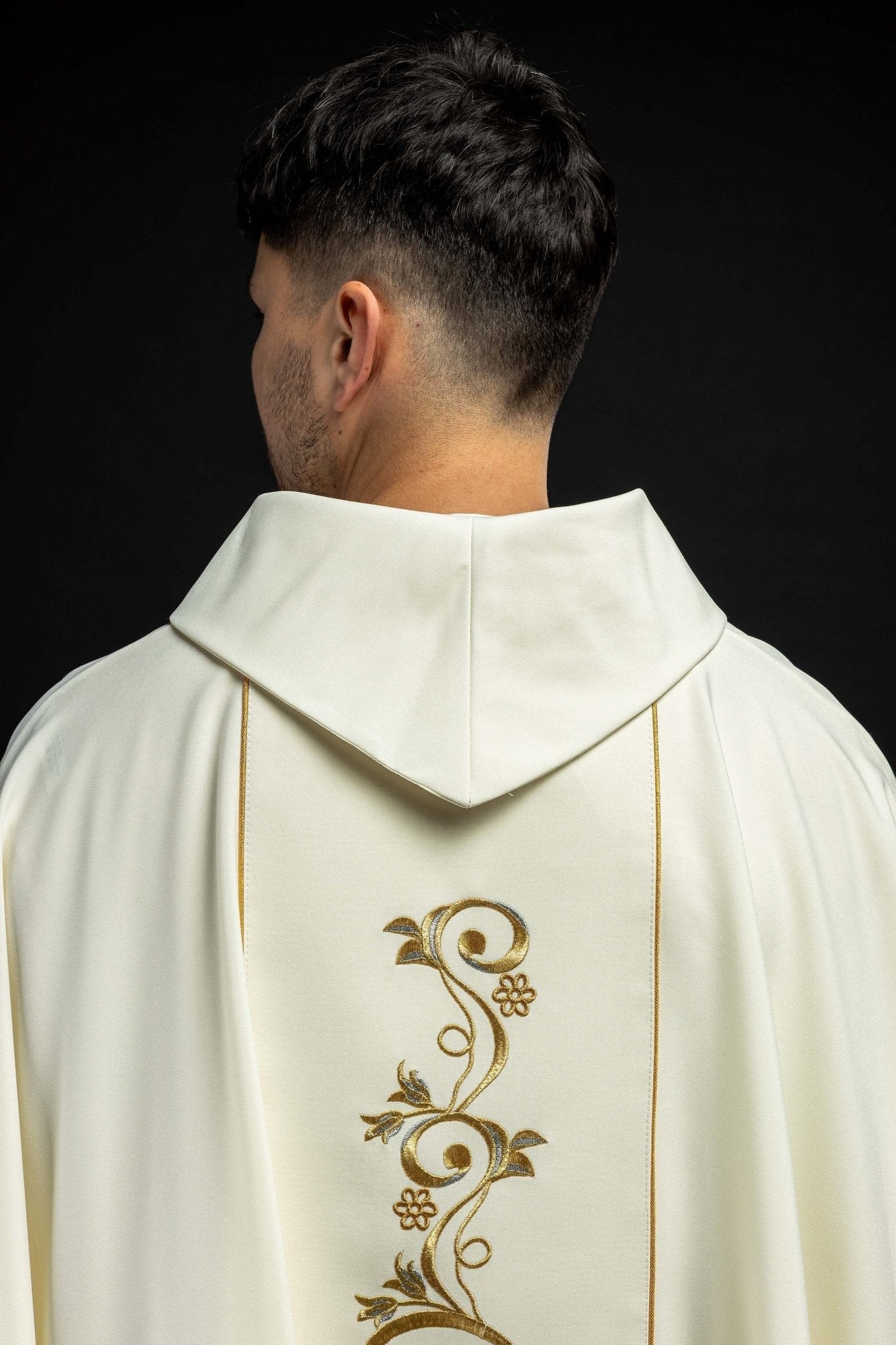 Ornat liturgiczny Maryjny z pasem haftowanym ecru