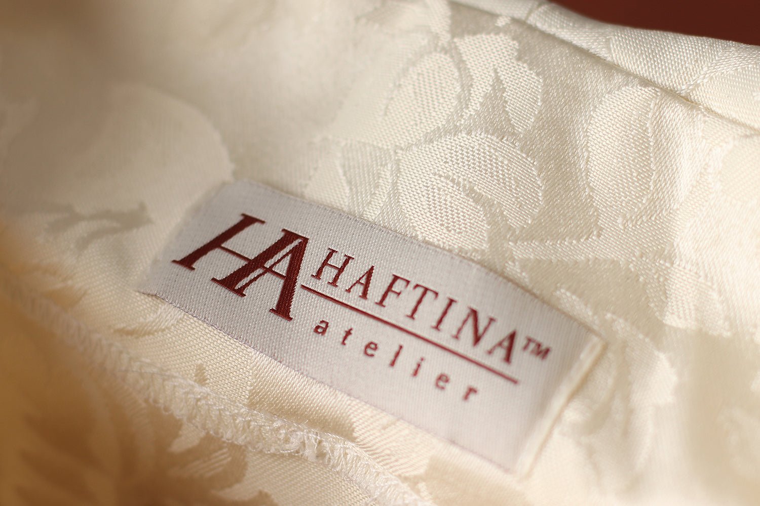 Ornat liturgiczny z zdobionym pasem