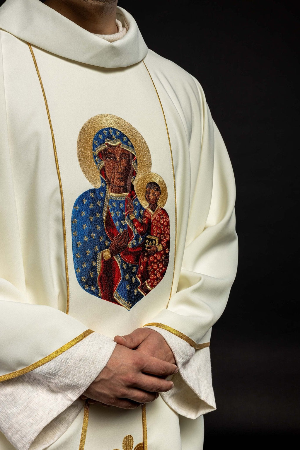 Ornat Matki Boskiej Częstochowskiej w kolorze ecru