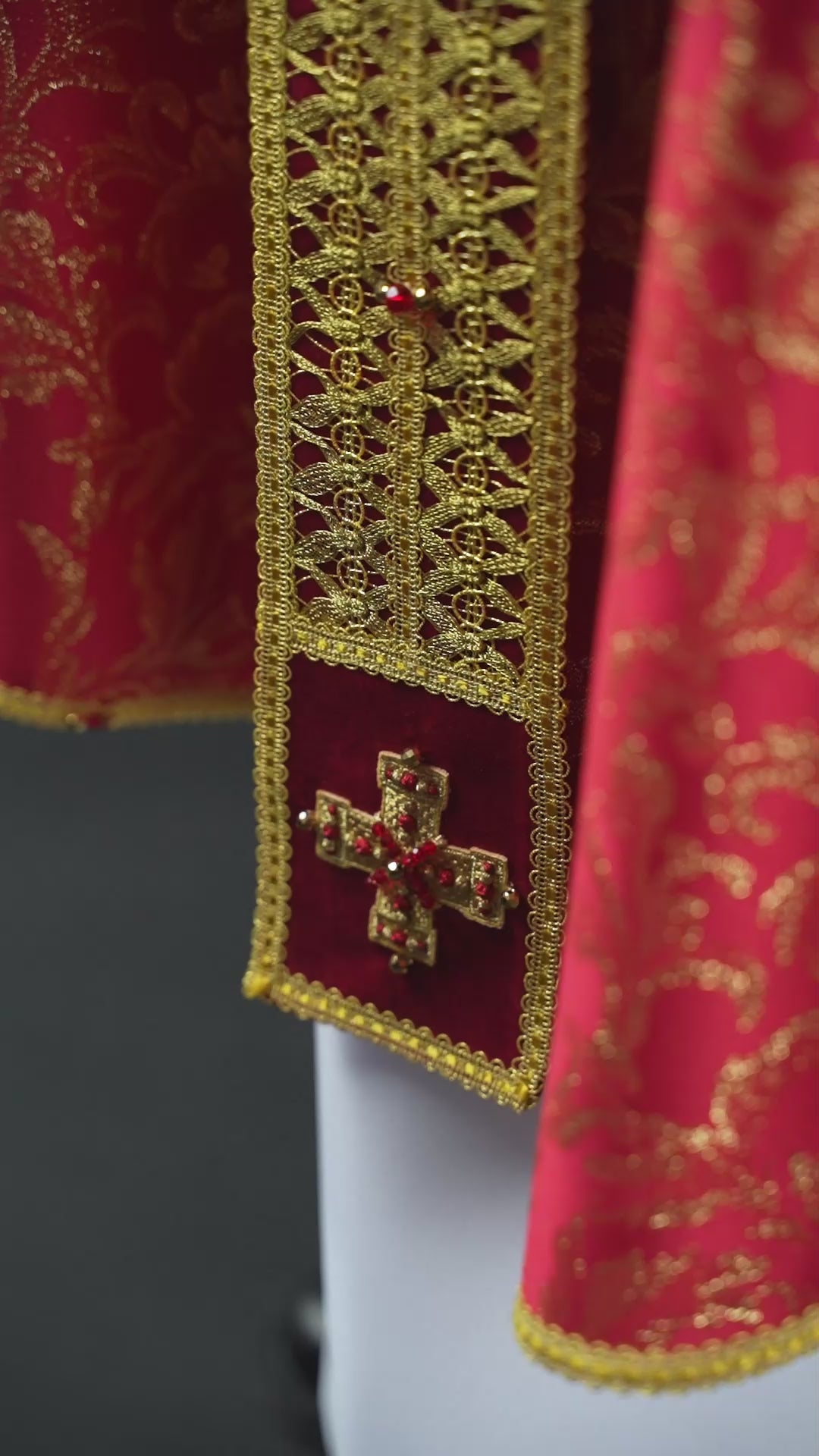 Ručne Vyrobený Ornat s Prírodnými Kameňmi Handmade 7009