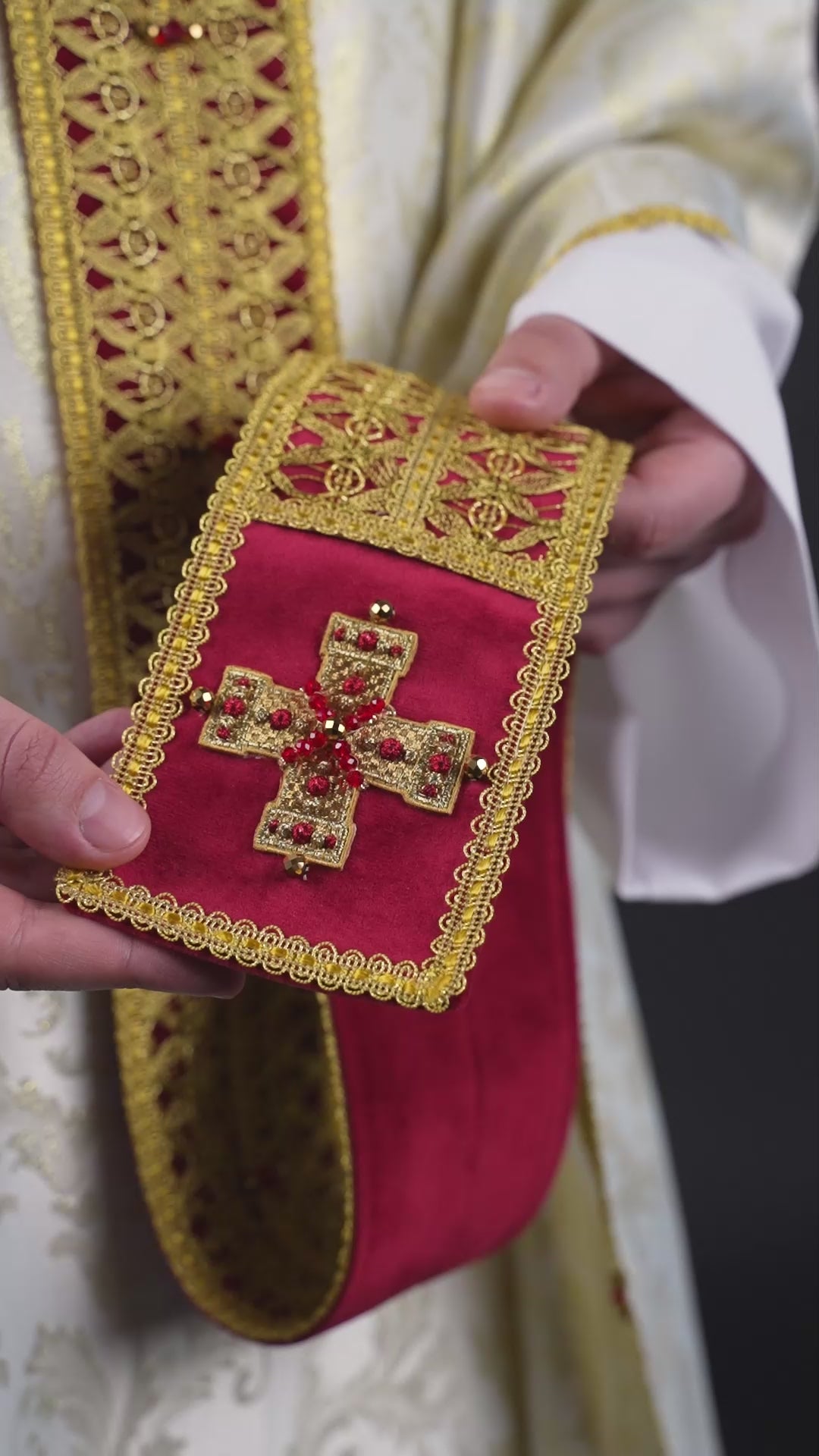 Ručne vyrobený ornáť s prírodnými kameňmi Handmade 7009