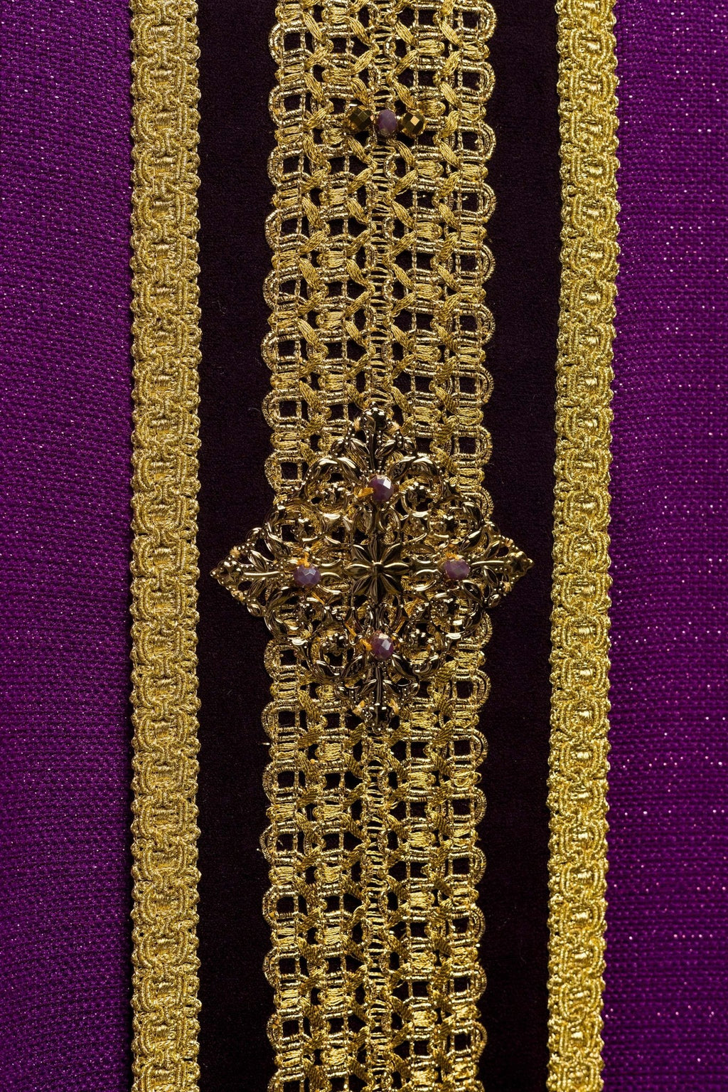 Ręcznie wykonany ornat z naturalnymi kamieniami Handmade 7001