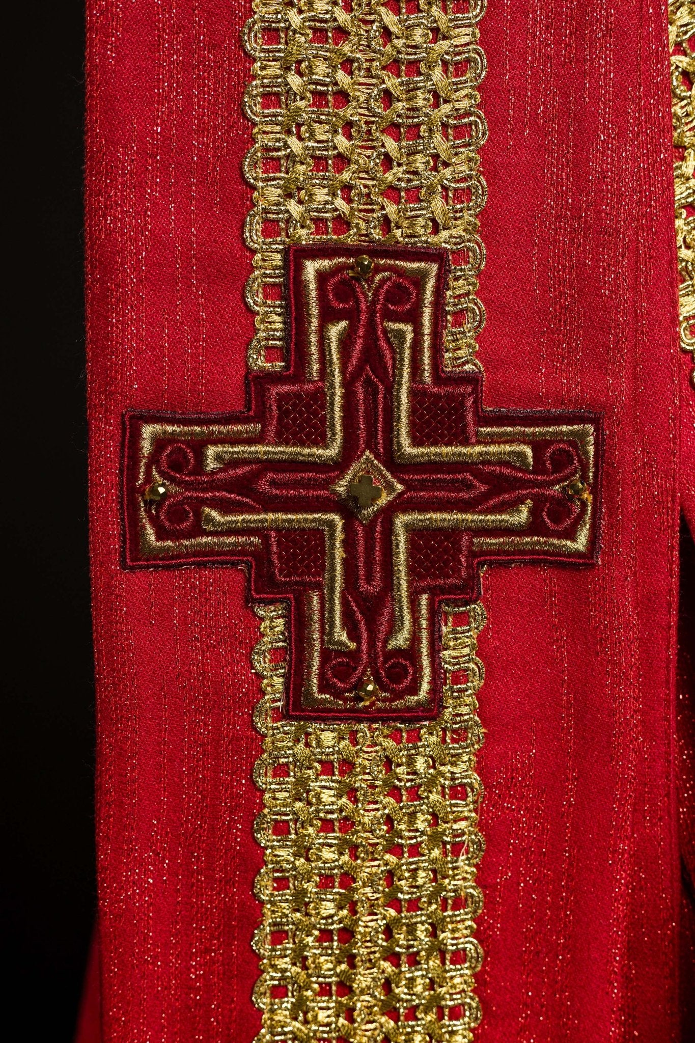 Ręcznie wykonany ornat z naturalnymi kamieniami Handmade 7015 Czerwony