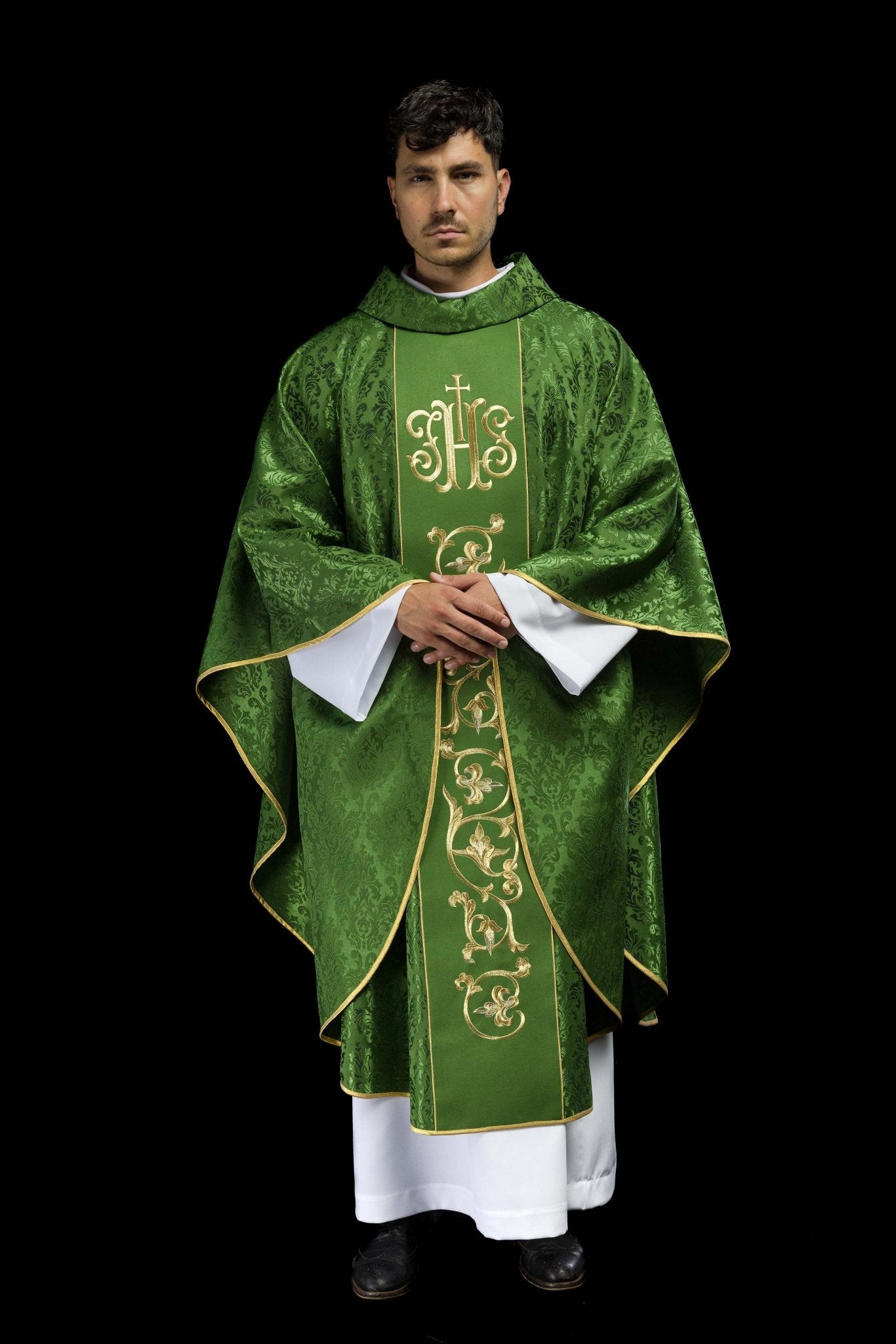 Zielony Ornat liturgiczny z bogato zdobionym pasem IHS